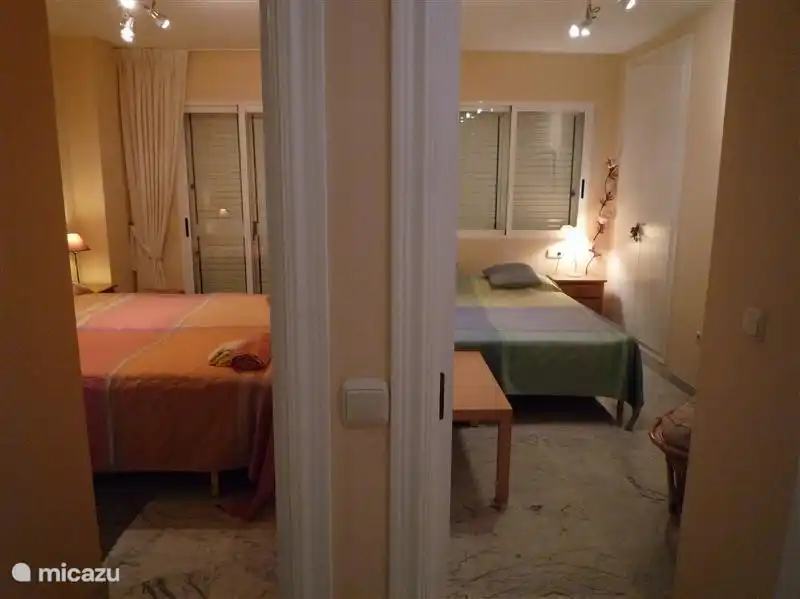 Die 2-Zimmer vom Flur aus gesehen