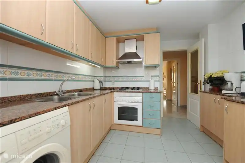 Küche mit Waschmaschine