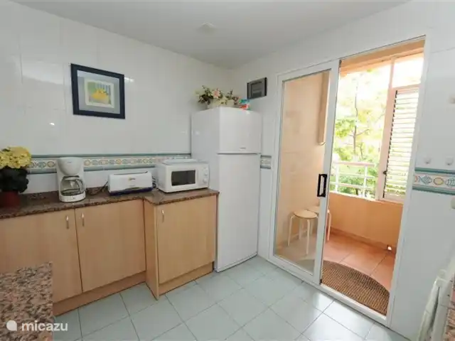 Location de Vacances Espagne, Costa Blanca, Jávea, appartement - Boulevards de Javea B5 Cuisine avec portes coulissantes sur le balcon