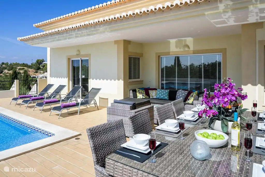 Belle salle à manger en plein air