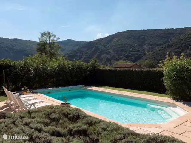 Les Rives de l'Ardèche | France, Ardèche, Vallon-Pont-d'Arc - villa Magnifique vue large sur la montagne de l'autre côté de la rivière. Le village est facilement accessible par une belle promenade (avec montée) !