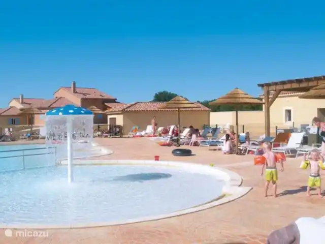 Les Rives de l'Ardèche | France, Ardèche, Vallon-Pont-d'Arc - villa La piscine commune confortable et spacieuse avec pataugeoire.