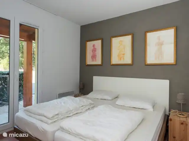 Les Rives de l'Ardèche | France, Ardèche, Vallon-Pont-d'Arc - villa Toutes les chambres ont des lits extra longs et larges de 90 x 210 cm. Et chacun a sa propre couleur