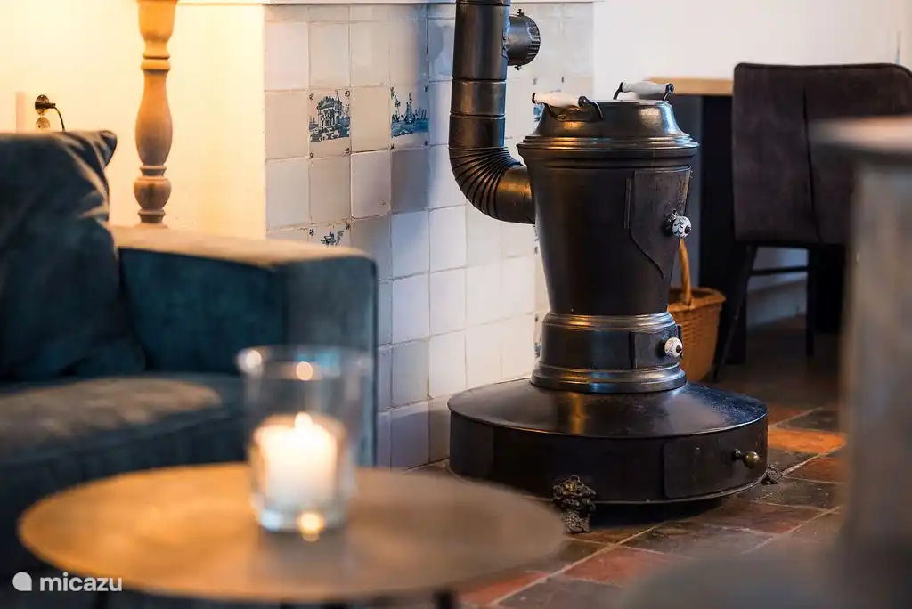 Beau poêle à l’ancienne (pour la décoration uniquement)