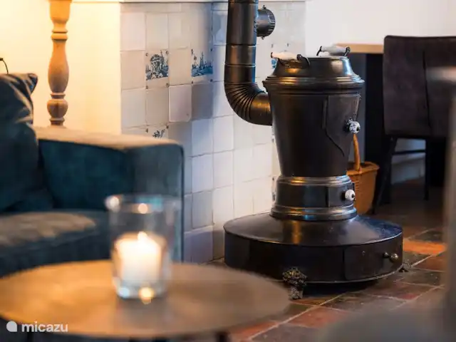 Vissershuisje Veere huren in Nederland, Zeeland, Veere - vakantiehuis mooie, ouderwetse kachel (alleen voor decoratie)
