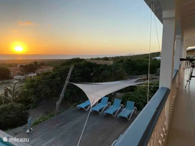 Location de Vacances Bonaire, Bonaire, Santa Barbara, villa - Villa Eldorado Admirez le coucher de soleil sans pareil et le fameux éclair vert depuis votre table à manger sur le porche