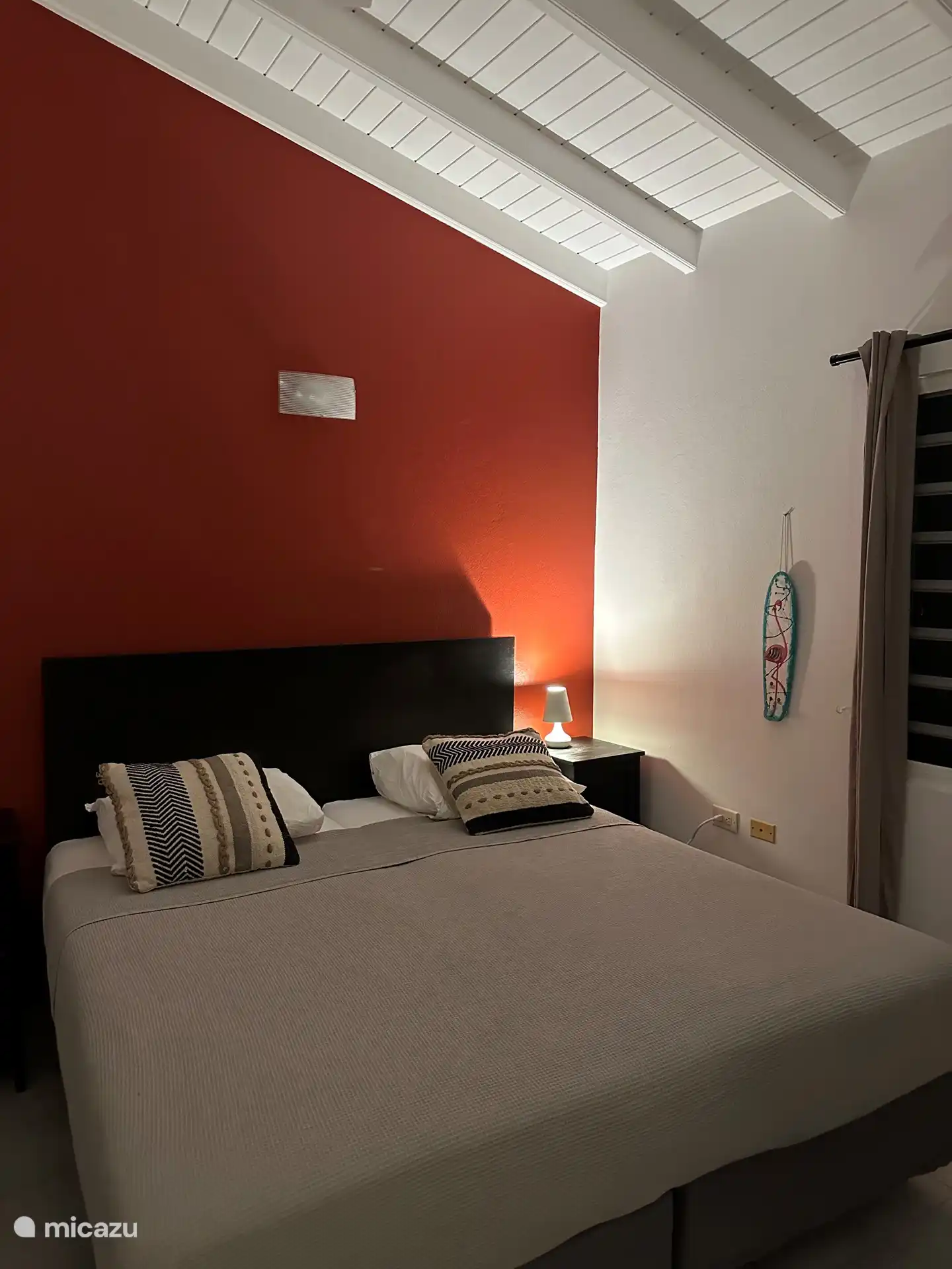 Alle Schlafzimmer verfügen über eine Klimaanlage und einen Deckenventilator