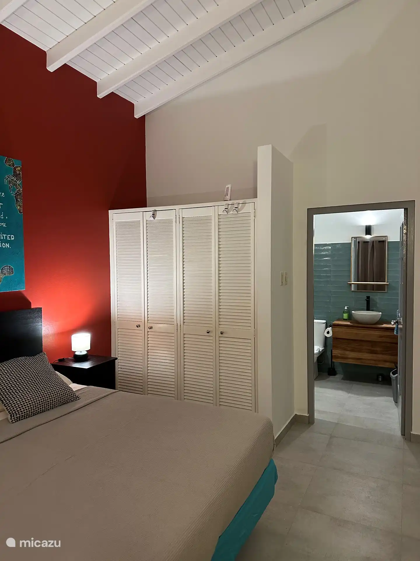 Blick durch die renovierten Bäder