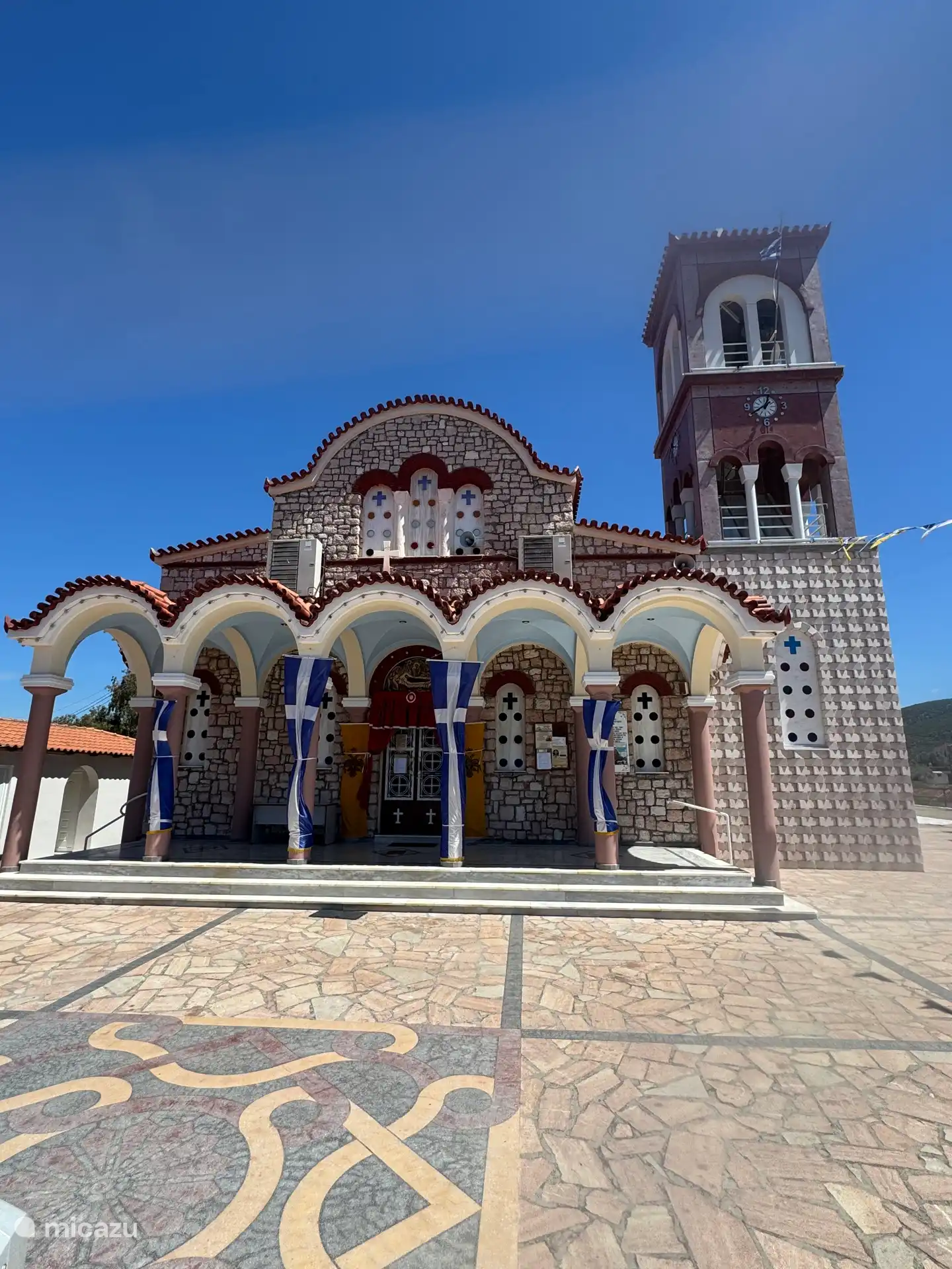 Griechisch-orthodoxe Kirche von Iria zu Ostern geschmückt