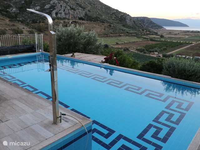 Vakantiehuis Griekenland – vakantiehuis Vakantiehuis met zwembad en zeezicht