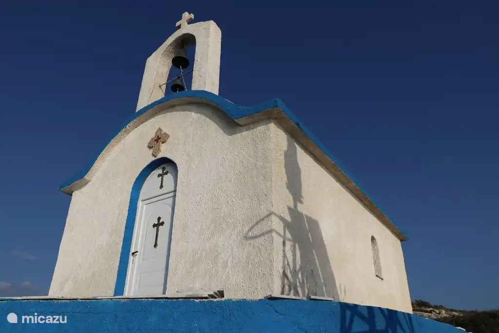 Schöner Spaziergang zur Kirche vom Strand zwischen Kandia und Vivari (ca. 15 Minuten Fahrt)