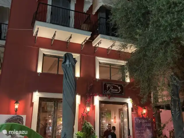 Maison de vacances avec piscine et vue mer | Grèce, Péloponnèse, Iria (Nafplion) - maison de vacances Prenez une terrasse et faites du shopping dans le centre-ville animé de Nauplie (environ 30 minutes en voiture).