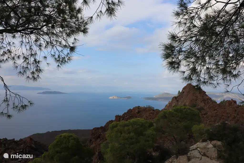 Schöne Aussicht auf dem Gipfel nach der Besteigung des Vulkans auf Methana (ca. 1 Stunde Fahrt).