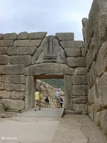 Ausgrabung und Museum von Mykene mit historischem Löwentor und goldener Maske von Agememnon (ca. 30 min Fahrt).