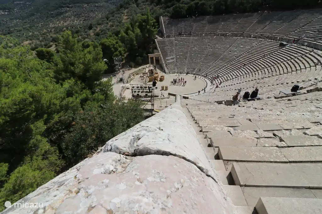 Das einzigartige Amphia-Theater von Epidaurus (ca. 30 min Fahrt).