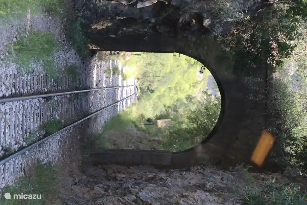 Schöne Zugfahrt durch die Berge von Diakofta nach Kalivrita (ca. 1,5 Stunden Fahrt).
