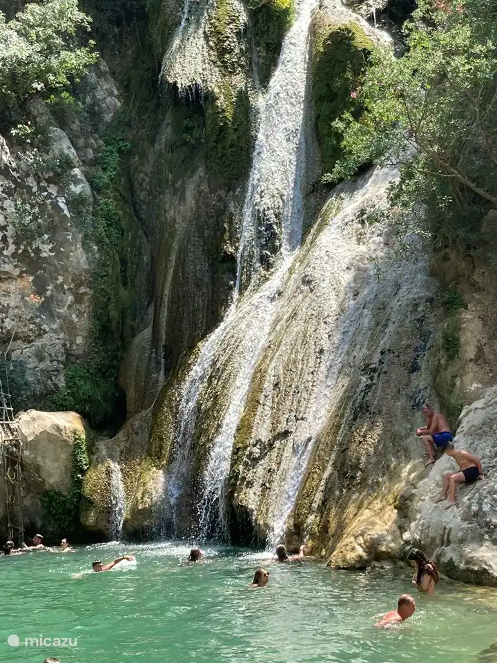 Tagesausflug zu den Polylimnio-Wasserfällen in der Nähe von Kalamata (ca. 2 Stunden Fahrt).