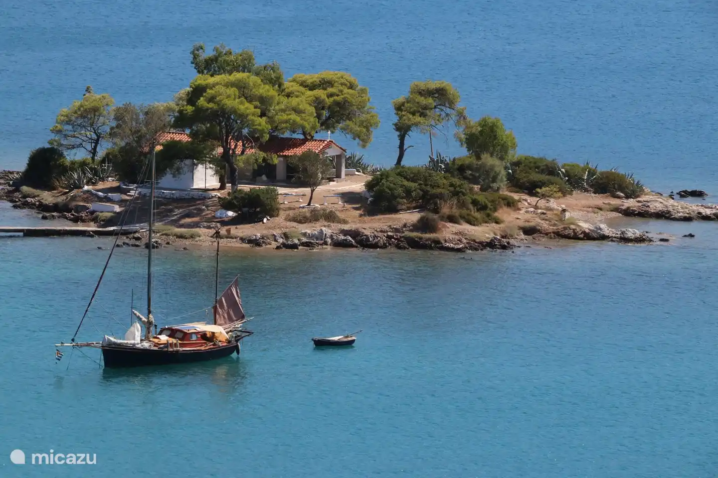 Genießen Sie die wunderschöne Umgebung bei einer Roller-/Quad-Tour auf der Insel Poros (ca. 1 Stunde und 15 Minuten Fahrt von Iria entfernt).