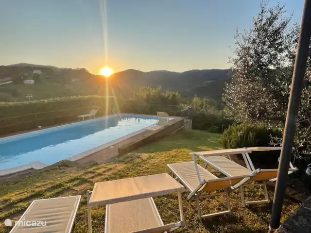 Casa Al Settimo Cielo | Italie, Toscane, Garetto - maison de vacances Bel endroit pour voir le soleil affaires derrière les montagnes.