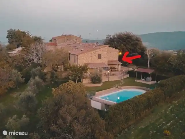 Casa Al Settimo Cielo | Italie, Toscane, Garetto - maison de vacances Casa Al settimo cielo est situé du côté de la rue avec une terrasse couverte donnant sur la piscine.