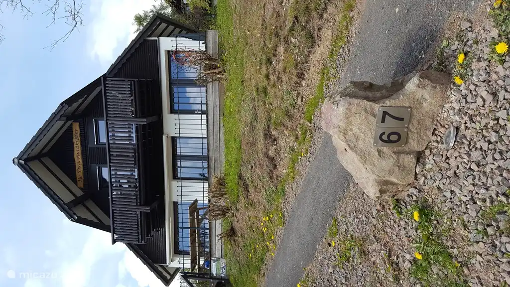 Compleet vernieuwde ramen/kozijnen en aangebrachte isolatie.