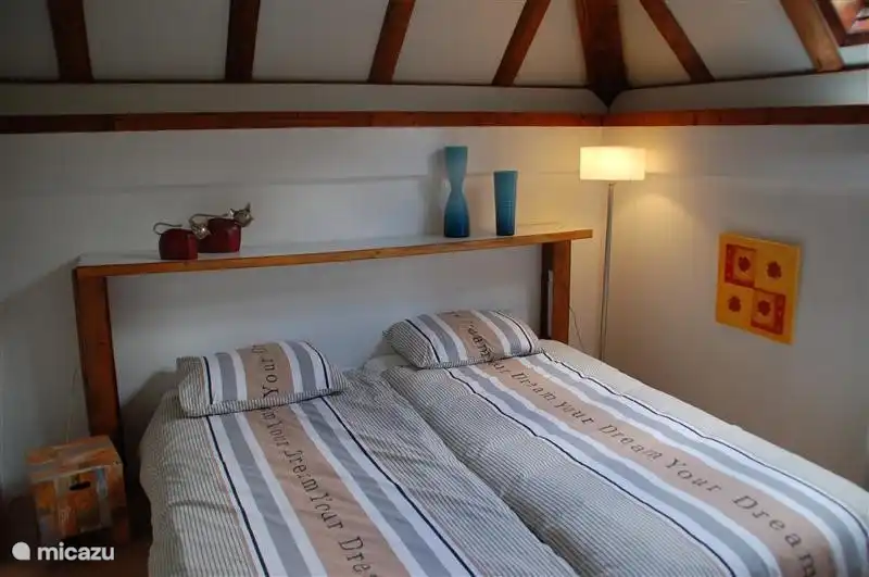 Dies ist eines der Schlafzimmer, geräumig und mit zwei Einzelbetten.
Alle Matratzen erneuert werden.