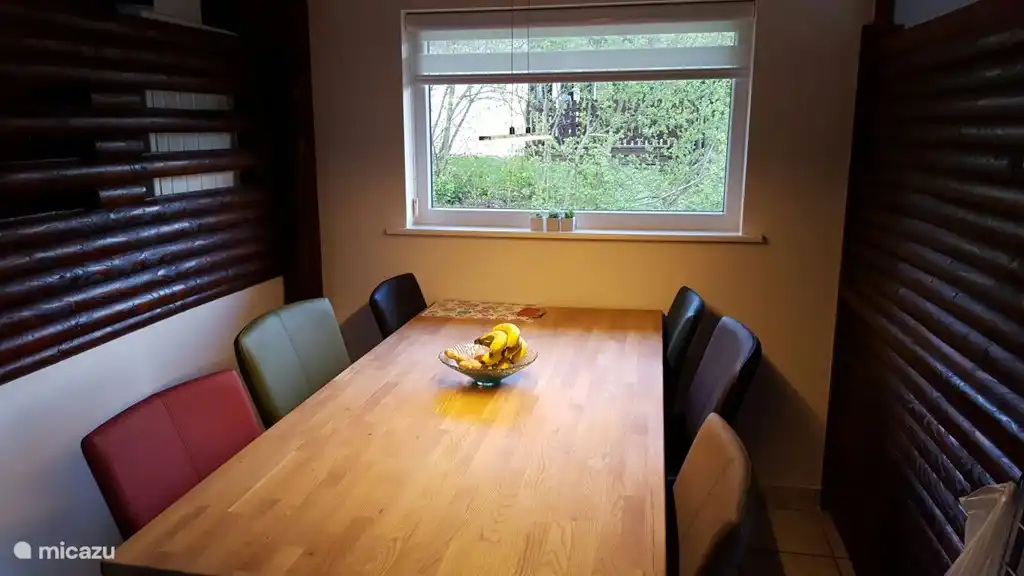 Der Speisetisch ist auch komplett erneuert.