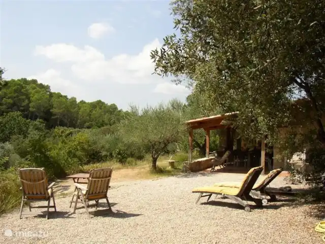 Lei Restanques | France, Var, Carcès - maison de vacances Beaucoup d'espace autour de la maison avec deux autres chaises longues.