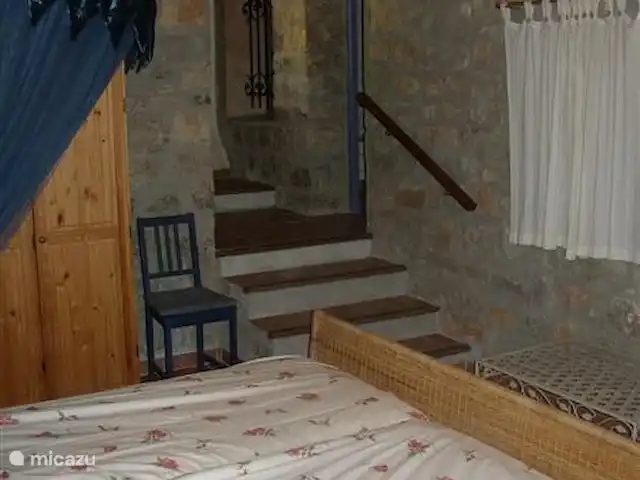 Lei Restanques | France, Var, Carcès - maison de vacances Chambre des maîtres avec accès à la salle de bain.