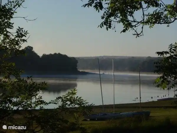 Ce joli lac pour la baignade se trouve à environ 10 minutes en voiture. 