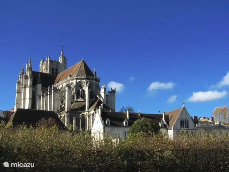 Belle basilique à Auxerre.