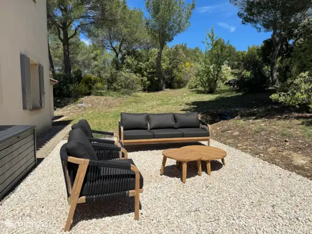 Location de Vacances France, Vaucluse, Saumane-de-Vaucluse, villa - Les Demeures du Luc 405 Nouvelle terrasse derrière la villa 2024