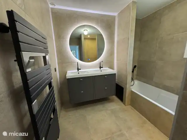 Location de Vacances France, Vaucluse, Saumane-de-Vaucluse, villa - Les Demeures du Luc 405 Nouvelle salle de bain et toilettes à l’étage 2025