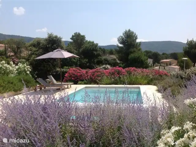 Location de Vacances France, Vaucluse, Saumane-de-Vaucluse, villa - Les Demeures du Luc 405 Piscine privée de 8 par 4 mètres avec couverture électrique.