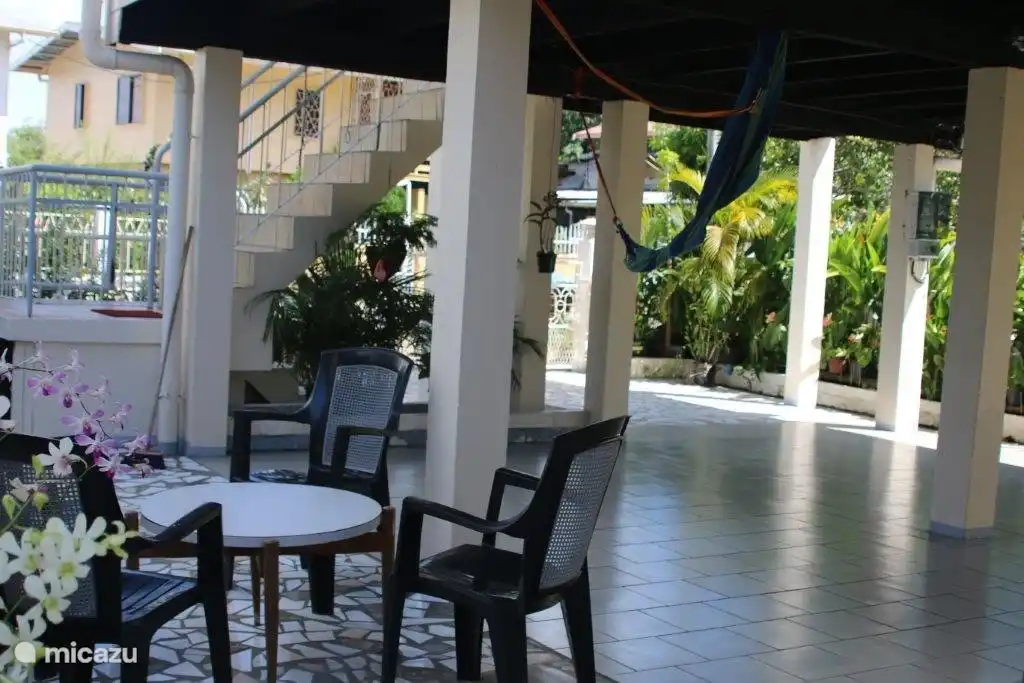 Relájate en la terraza o charla con la tía Es