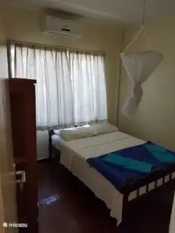 dormitorio con aire acondicionado