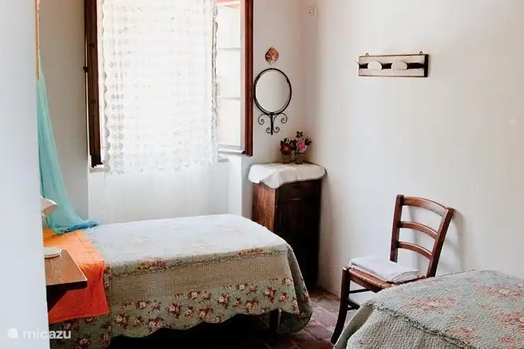 2-persoonskamer met twee aparte bedden.