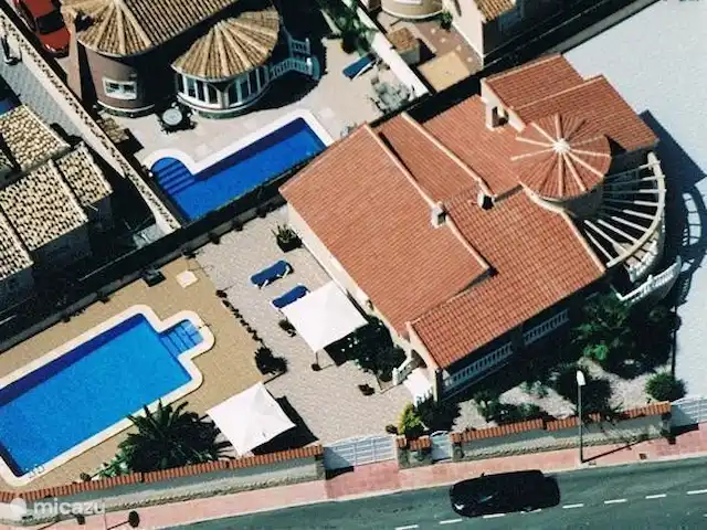 Villasol en España, Costa Blanca, Rojales  - villa Parcela de casi 800m2 con piscina privada, varias terrazas y amplia zona de aparcamiento.