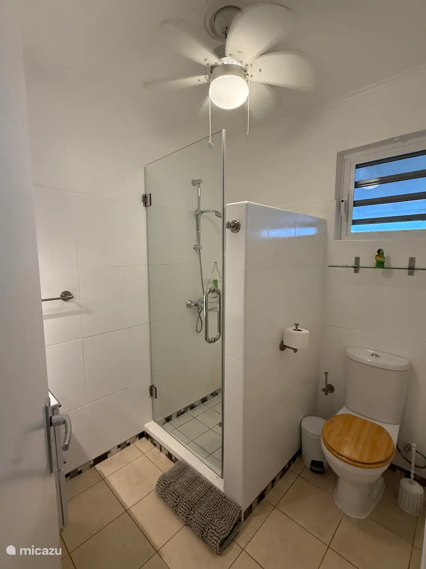 1er baño adyacente al dormitorio principal