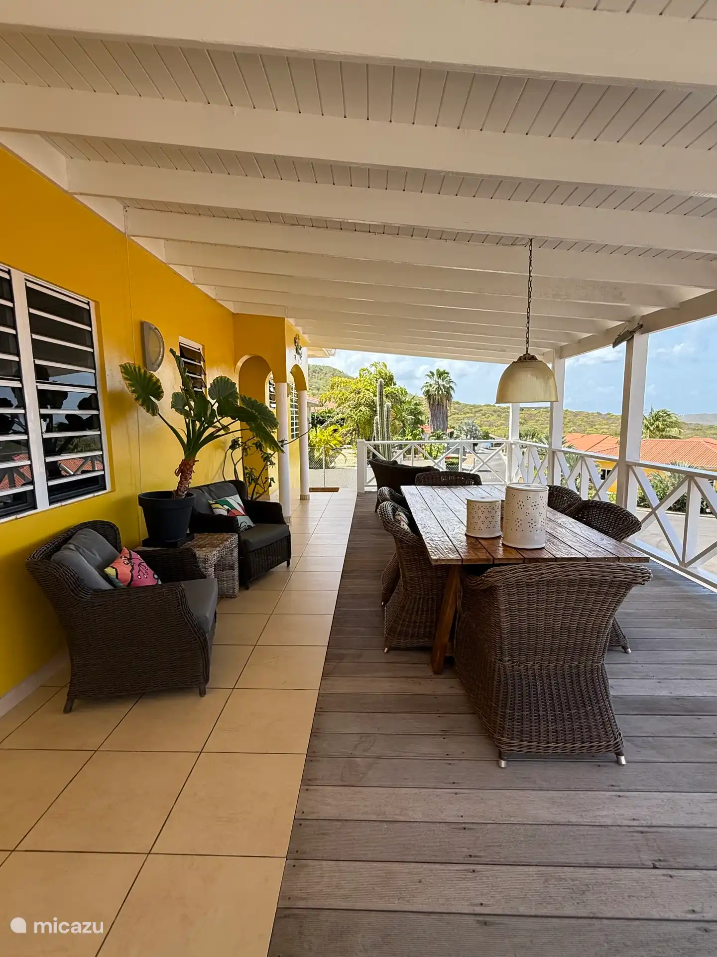 Para Porche con vistas a Venezuela