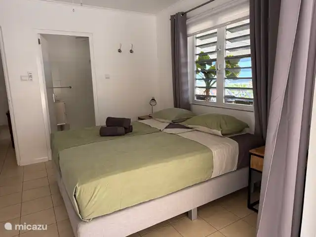 'Villa Banda Bou' con Vista al Mar en Curazao, Bandabou (oeste), Fontein - villa Dormitorio principal con baño contiguo