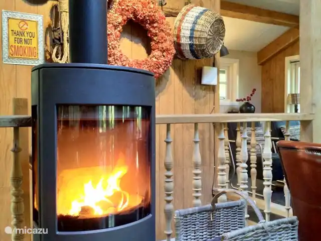 Le pic | Pays-Bas, Gueldre, Emst (Epe) - maison de vacances Le poêle à bois qui, en plus du chauffage au sol, assure une température agréable.