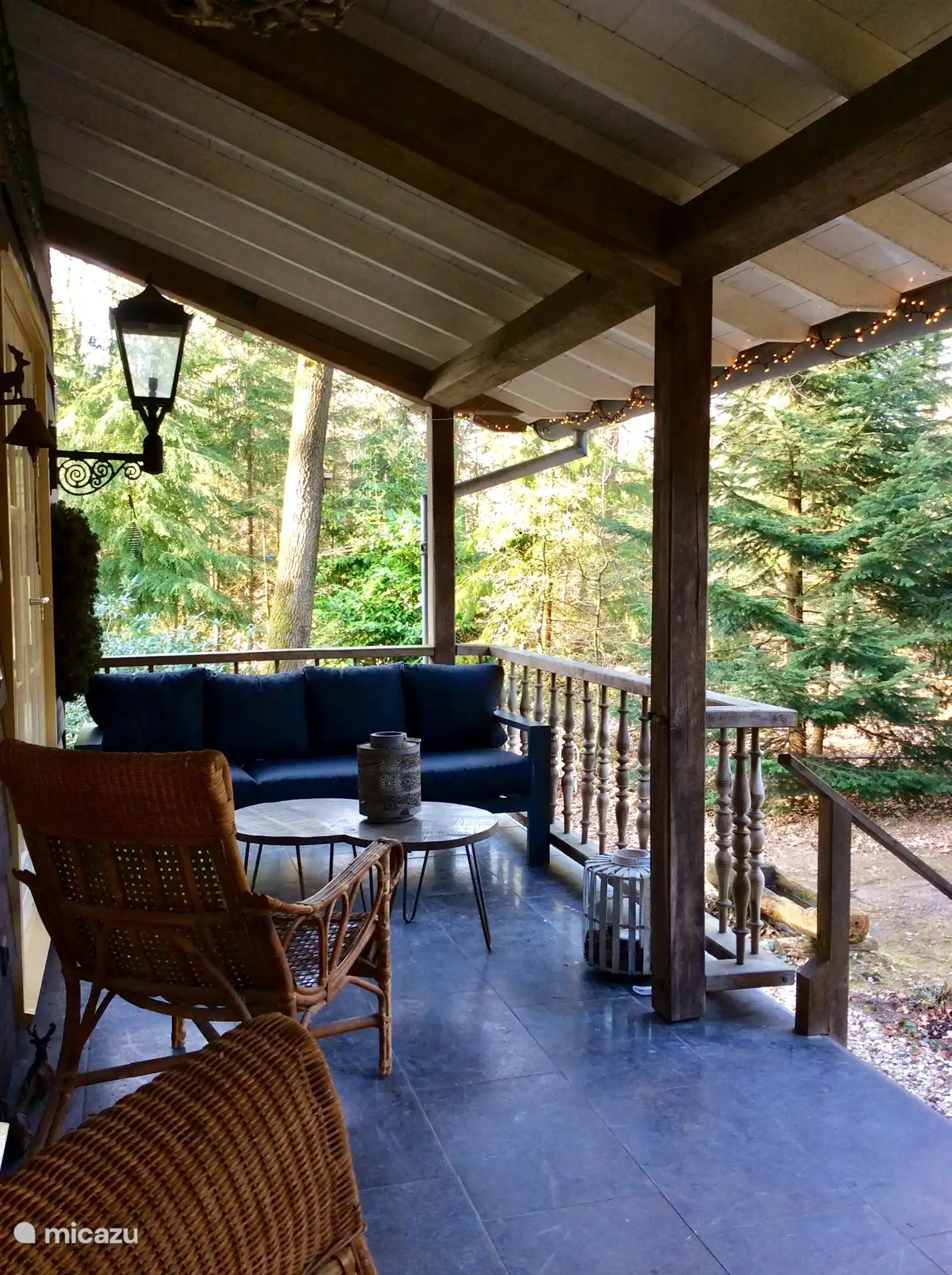 Veranda met zithoek.