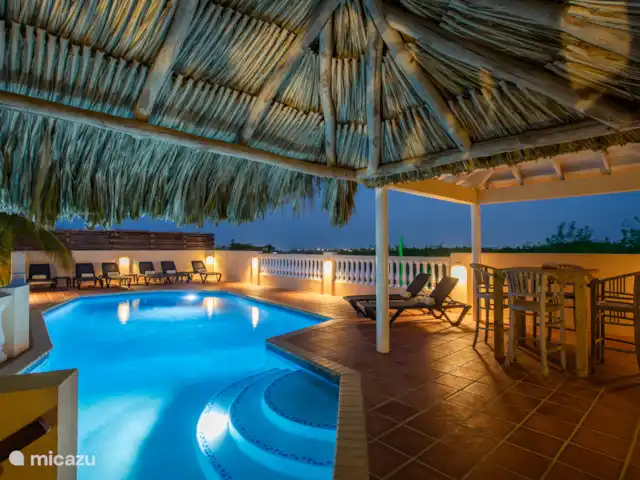 Villa de luxe I avec piscine à Curaçao | Curaçao, Banda Abou (ouest), Big Mountain - villa Coin salon
Piscine
Vue
Chaises longues
Soir