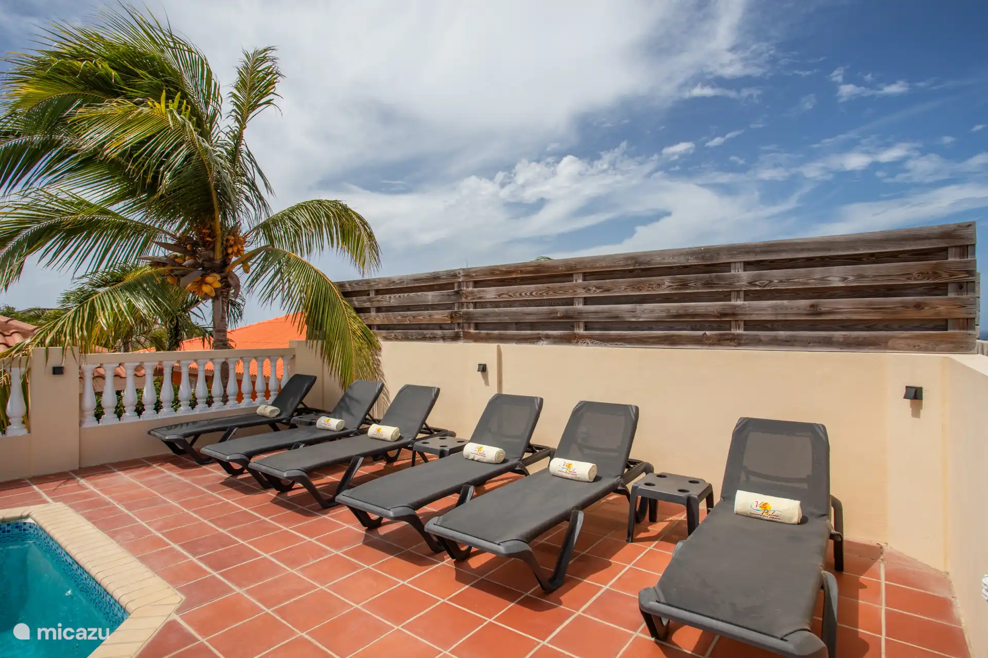 Ansehen
Sonnenliegen
Schwimmbad