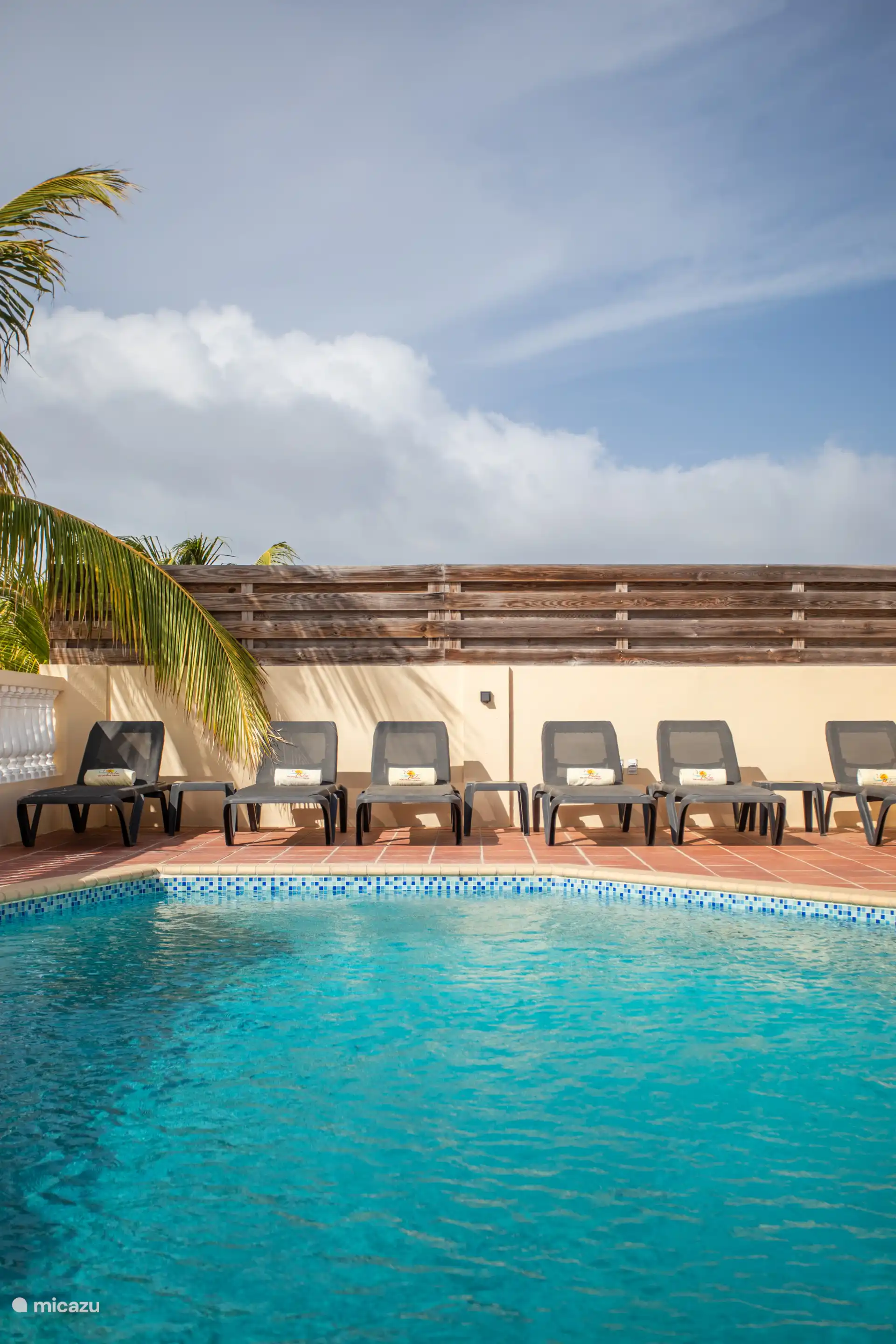 Schwimmbad
Ansehen
Sonnenliegen