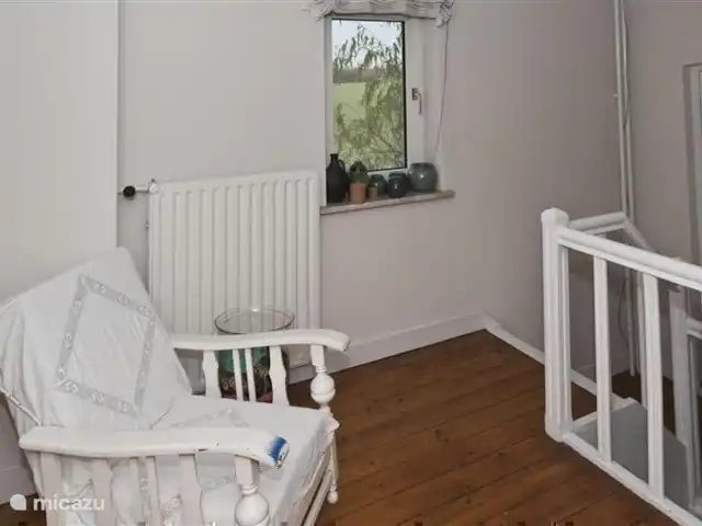 Casa Sibbe en Países Bajos, Limburgo, Valkenburg - casa vacacional A través de la espaciosa escalera y un rellano, se llega al primer piso donde se encuentran dos dormitorios y el baño.