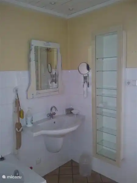 Large sink in the bathroom