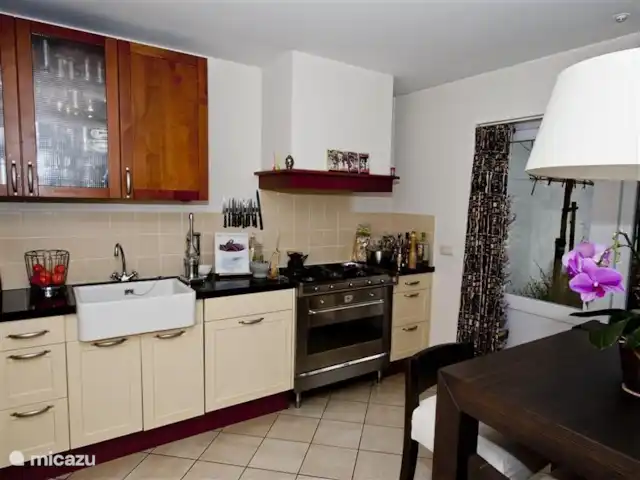 Casa Sibbe en Países Bajos, Limburgo, Valkenburg - casa vacacional La cocina está equipada con todas las comodidades, (casi) no le falta nada. La cocina ofrece acceso directo al gran jardín.