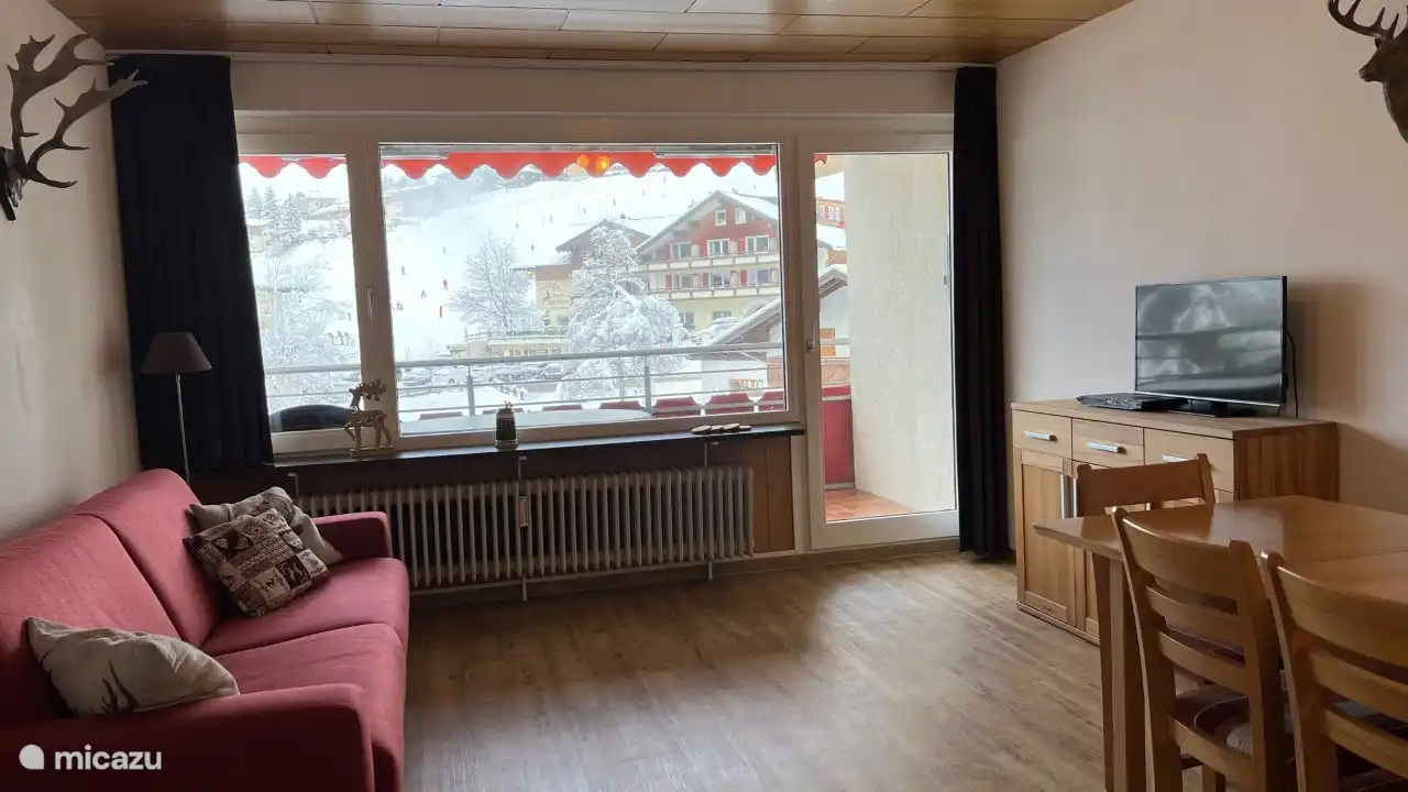 Blick auf die Piste vom Wohnzimmer (214)